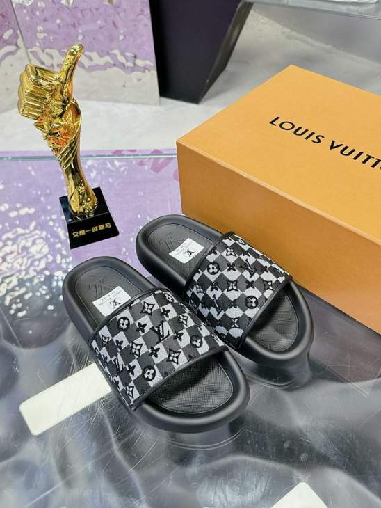 Picture of Louis Vuitton Slippers _SKULVsz38-46jyh0568799